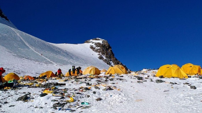Pegunungan kami mulai berbau busuk - Pendaki Gunung Everest kini harus bawa kembali kotoran mereka
