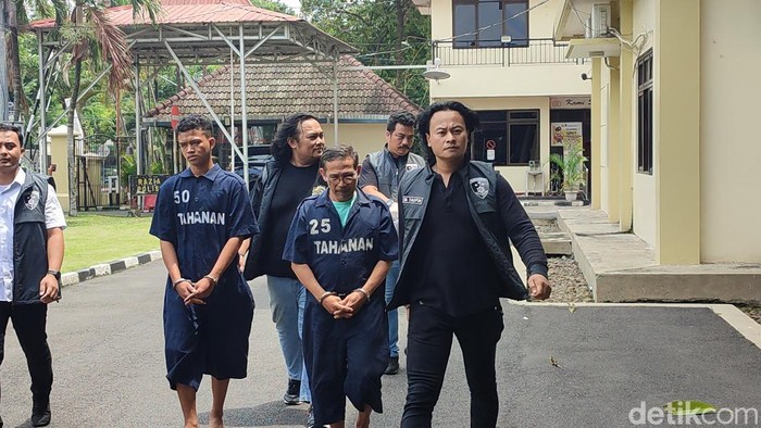 Polisi menghadirkan pelaku pembunuhan di Genuk, Semarang, Senin (12/2/2024).