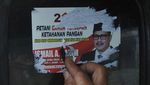 Petugas Gabungan Bersihkan APK di Angkutan Umum