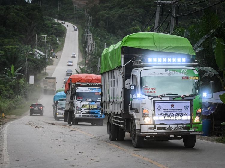 Penampakan Logistik Pemilu 2024 Tiba di Kawasan IKN