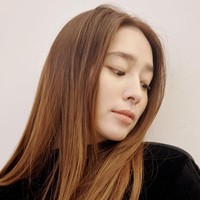 “Selamat tahun baru 2024 untuk kita semua!!! Aku akan bekerja keras dalam karier maupun pengasuhan anak, aku mencoba mengelola kedua hal itu sekaligus. Hahaha, baik pekerjaan maupun putriku lahir di Tahun Kelinci,” tulis Lee Min Jung sebagai caption. Foto: dok. Instagram @216jung