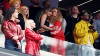 Taylor Swift Tak Undang Blake Lively ke Pernikahan, Diduga Putus Pertemanan