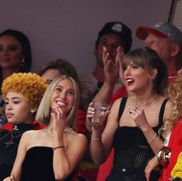 Taylor Swift langsung terbang dari Jepang ke Las Vegas setelah menyelesaikan konser Era turnya. Dia tiba tepat waktu untuk menonton kekasihnya Travis Kelce bertanding bersama tim Kansas City Chiefs di Super Bowl 2024. Foto: Getty Images/Harry How