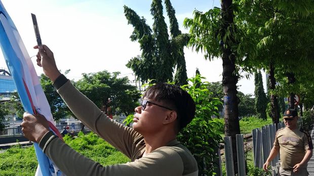 Penertiban APK di Surabaya