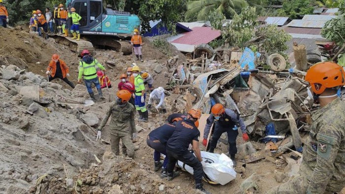 Philippines Landslide In this Feb. 9, 2024 handout photo from Municipality of Monkayo, rescuers recover bodies at the landslide-hit village of Maco in Davao de Oro province, southern Philippines. Several villagers remain missing while some bodies have been recovered from underneath the rubble as rescue efforts continue at the landslide-hit area. (Municipality of Monkayo via AP)