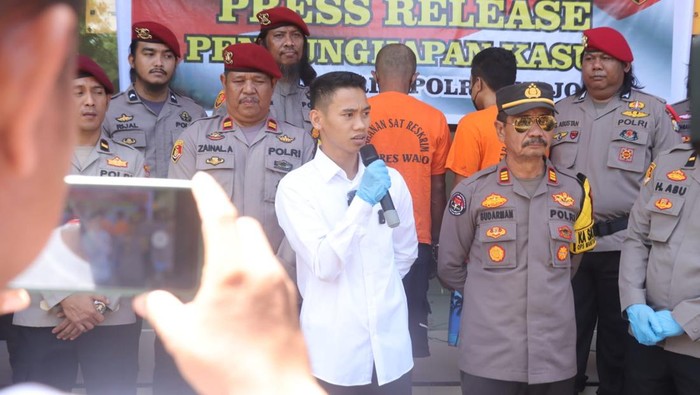 Polisi saat press release penangkapan ayah cabuli anak kandung di Wajo, Sulsel.