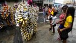 Potret Unik Kaleng Minuman Jadi Kostum Karnival di Brasil