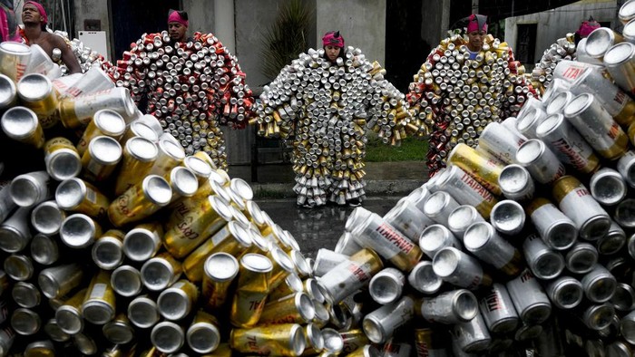Revelers wearing costumes made from beer and soda cans take part in the 'Bloco da Latinha' street party Carnival parade in Madre de Deus, Brazil, Sunday, Feb. 11, 2024. (AP Photo/Eraldo Peres)