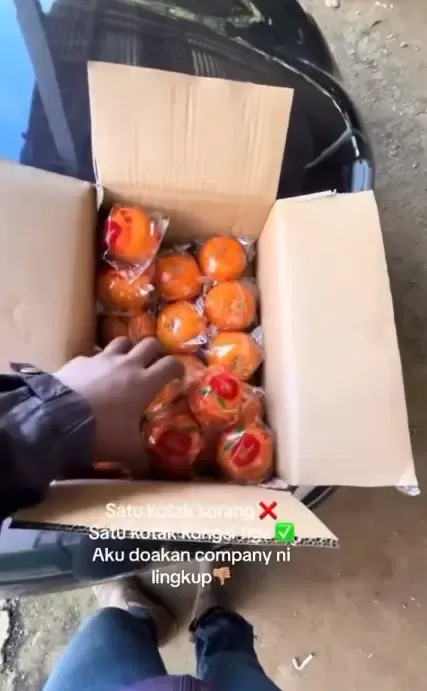 Pria ini mengeluh karena atasannya memberinya 3 buah jeruk mandarin