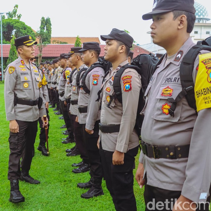Ratusan Polisi Jalani Cek Kesehatan untuk Pengamanan TPS di Jombang