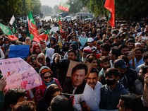 Ribuan Pendukung Mantan PM Pakistan Gelar Unjuk Rasa