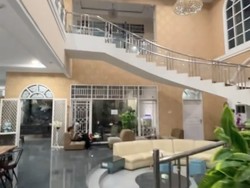 Viral Rumah Old Money Jadi Tempat Jual Jus, Mewah Dilengkapi Lift Pribadi
