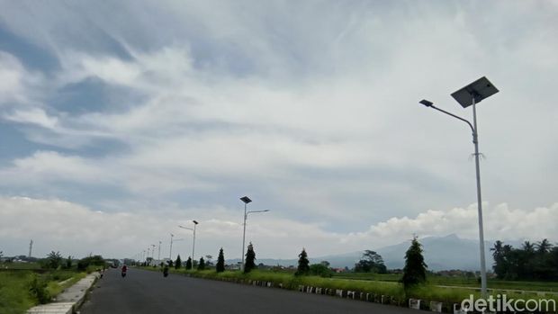 Salah satu sudut Jalan Lingkar Utara Tasikmalaya yang bersih dari alat peraga kampanye (APK).