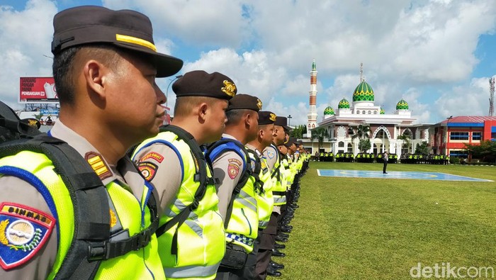 Sebanyak 2.163 personel gabungan TNI-POLRI mengikuti apel keberangkatan pengamanan TPS di wilayah Polda Sumsel