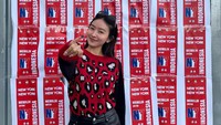 Natasha Wilona juga memamerkan kelingkingnya yang sudah dicelup tinta. Walau lagi di New York tetap tidak boleh golput! Gunakan hak pilih kita untuk memilih wakil rakyat yang terbaik, pesannya. Foto: dok. Instagram Natasha Wilona