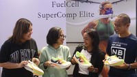 (Kiri-kanan) Tien Tamzil Brand Marketing Manager PT. MAP Active bersama Martina Harianda Mutis General Manager Brand Marketing Sports MAP Active, Triyaningsih National Athlete, dan Fardhuzi Meiza Putra NBRC Representative dalam acara The Launch of FuelCell SuperComp Elite v4 dengan Teknologi FuelCell terbaru di Jakarta.  