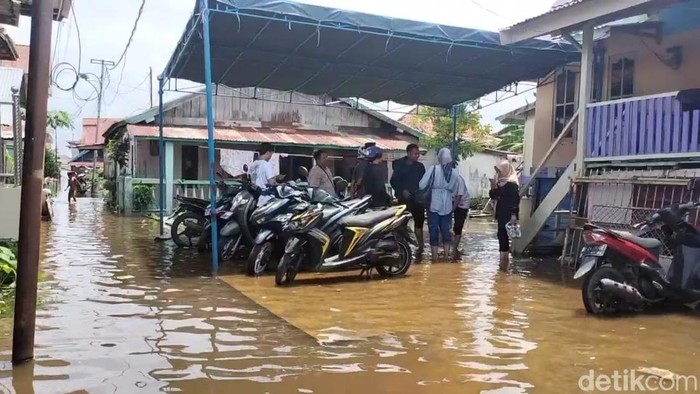 Suasana TPS di Jalan Sido Ing Lautan Kelurahan, 35 Ilir Kecamatan, Ilir Barat II Palembang terendam Banjir.