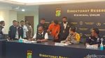 YA Tersangka Pembunuhan Anak Tamara Tyasmara Tertunduk saat Dirilis Polisi