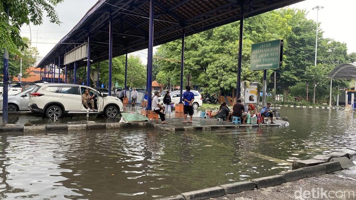 Terminal Purabaya banjir