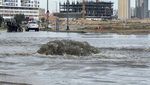 Tidak Biasa, Jalan Raya di Dubai Terendam Banjir