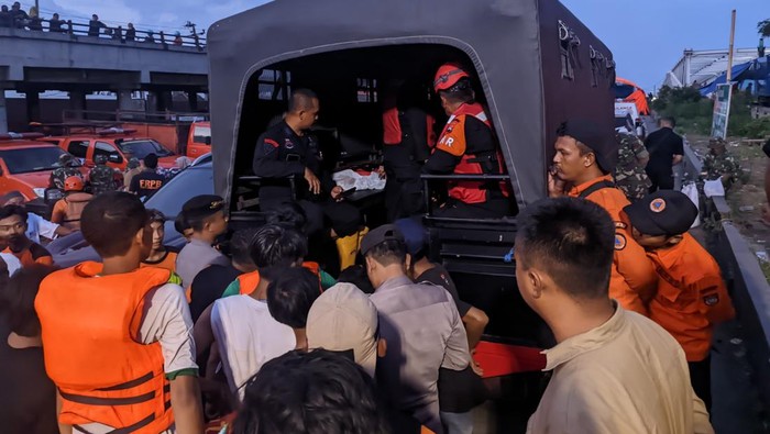 Tiga bocah diamankan gegara diduga membobol mini market di tengah banjir Demak, Senin (12/2/2024).