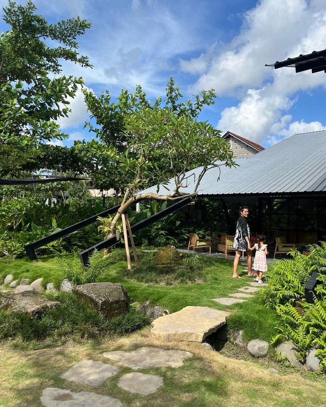 Kini Zalina sudah berusia 5 tahun. Ia baru saja berulang tahun pada 12 Februari. Melalui unggahan akun Instagramnya Raisa pun menuliskan pesan haru untuk sang anak yang sudah semakin besar. Foto: Instagram: @raisa6690