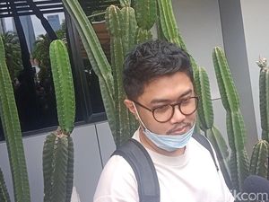 Angger Dimas: Semakin Saya Senyum, Semakin Saya Hancur