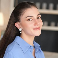 Aura seorang putri terpancar dengan riasan wajah nude bernuansa coklat hangat. Wanita yang kini bergelar Pengiran Anak Isteri Anisha Rosnah binti Adam ini mempercayakan makeup artist Mod-X untuk mempercantikan wajahnya. Foto: Instagram/@tmski @modxmakeup