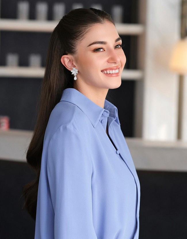 Anisha juga memakai aksesori kalung berhias berlian. Terlihat minimalis tapi tetap mewah. Foto: Instagram/@tmski @modxmakeup