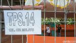 Antusias Warga Dekorasi TPS di Kolong Tol Becakayu