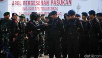 Para personel tersebut juga siaga melakukan langkah kontingensi selama proses pemungutan suara.