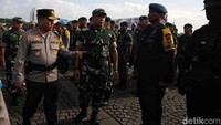 Apel pergeseran pasukan dipimpin langsung oleh Kapolda Metro Jaya Irjen Karyoto,