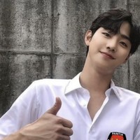 Warga Jakarta Timur jangan sampai salah fokus ya, kalau lihat bang Ahn Hyo Seop bertugas jadi anggota KPPS di TPS 05. Foto: dok. TikTok @drakor_hitz2