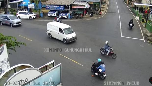Arus lalu lintas Jalan Jogja-Wonosari, Gunungkidul, Selasa (13/2/2024) pukul 16.48 WIB.