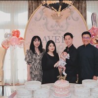 Baby Avery diketahui lahir dengan berat 2,88 kg dan panjang 46 cm. Sejak dalam kandungan, baby Avery Victoria Sukamuljo memang kerap jadi sorotan. Terlebih karena baby Avery merupakan salah satu konglomerat Indonesia. Foto: Instagram/@valenciatanoe