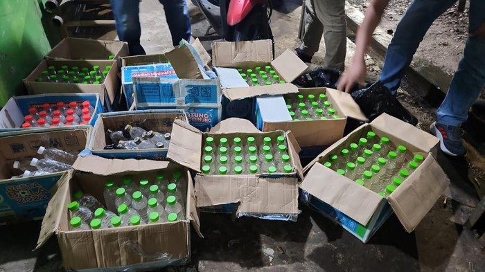 Botol miras yang disita di Bogor