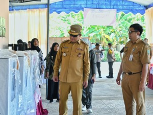Sehari Jelang Pencoblosan, Bupati Kebumen Pantau Kesiapan TPS