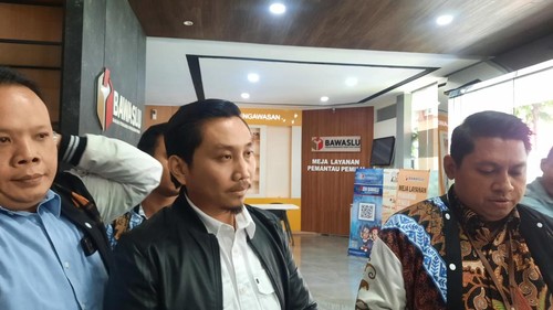 Advokat Lingkar Nusantara (Lisan) melaporkan dugaan pelanggaran pemilu yang dilakukan oleh Muhaimin Iskandar atau Cak Imin dan Jusruf Kalla (JK) ke Bawaslu, Selasa (13/2/2024). Laporan itu terkait dugaan adanya unsur kampanye di masa tenang Pemilu 2024.