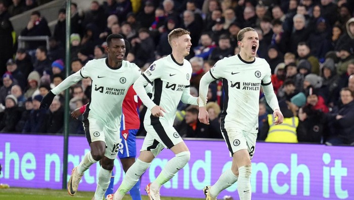Chelseas Conor Gallagher celebrates scoring his sides first goal of the game, during the English Premier League soccer match between Crystal Palace and Chelsea, at Selhurst Park,  in London, Monday, Feb. 12, 2024. (John Walton/PA via AP)