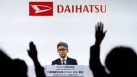 Chief Executive Toyota Koji Sato mengatakan, Masahiro Inoue, yang sekarang mengawasi bisnis Toyota di Amerika Selatan, akan menjadi Presiden Daihatsu efektif pada bulan Maret. Inoue menggantikan Soichiro Okudaira yang mengundurkan diri. Okudaira juga pernah dikirim oleh Toyota. Ketua Daihatsu, Sunao Matsubayashi, juga mengundurkan diri, sementara dua direktur lainnya meninggalkan dewan direksi tetapi tetap mempertahankan posisinya di perusahaan.