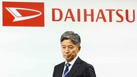 Presiden Daihatsu Motor Co. berikutnya Masahiro Inoue menghadiri konferensi pers bersama dengan Presiden Toyota Motor Corp. Koji Sato di Tokyo, Jepang, Selasa (13/2/2024). Produsen mobil Jepang Daihatsu menunjuk seorang veteran di perusahaan induknya Toyota untuk menggantikan presidennya ketika perusahaan tersebut mencoba memperbaiki kerusakan akibat skandal kecurangan dalam tes keselamatan kendaraan.