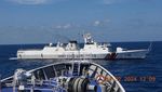 Detik-detik Kapal Filipina Dipepet Kapal China di Laut China Selatan