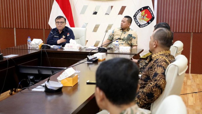 Dorong KPU dan Bawaslu Antisipasi Kerawanan Penyelenggaraan Pemilu Asosiasi Presisi (Perkumpulan Penyelenggara Riset Persepsi Publik Indonesia) mendesak KPU dan Bawaslu untuk bergerak cepat mengantisipasi kerawanan pemilu.