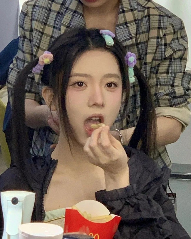 Sejak saat itu, Enndme jadi terkenal. Ia pun kebanjiran follower hingga jadi ratusan ribu dalam waktu singkat. Foto: Instagram @enndm_e