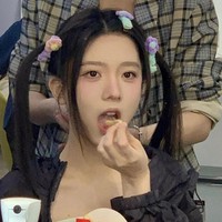 Sejak saat itu, Enndme jadi terkenal. Ia pun kebanjiran follower hingga jadi ratusan ribu dalam waktu singkat. Foto: Instagram @enndm_e