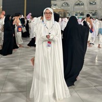Nindy Ayunda memutuskan berhijab sejak menjalani umrah pada awal Januari 2024. Foto: Instagram @nindyayunda