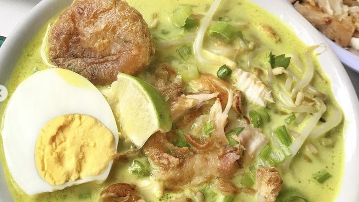Gurih Mantap! Soto Medan Enak Isi Udang dan Ayam Ada di Sini