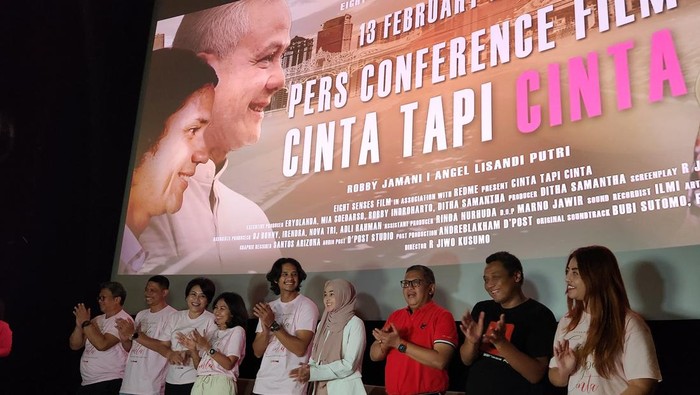 Masa tenang pencoblosan Pilpres 2024, Eight Senses Film bersama Redme merilis sebuah film berjudul Cinta Tapi Cinta, Ganjar & Atikoh True Love Story, di Cinema XXI Plaza Senayan, Jakarta, Selasa (13/2/2024).