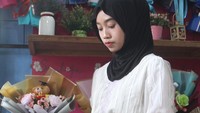 Permintaan buket bunga tersebut meningkat dari 50 bungkus menjadi 80 bungkus per hari dengan harga mulai Rp30 ribu hingga Rp250 ribu per bungkus.