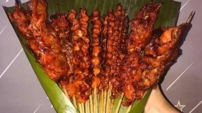 Ini sih kado Valentine multifungsi. Nggak cuma buat kado, bisa jadi santapan enak buat dinner bareng. Berniat memberikan pacar kado yang satu ini? Foto: Instagram/meme.comic.indonesia